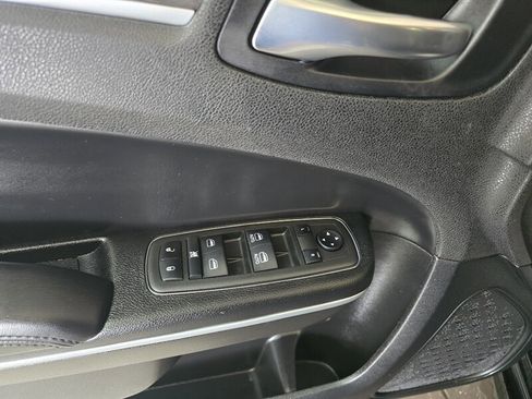 Used 2022 Chrysler 300 Touring L image 17