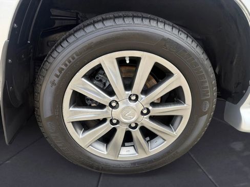 Used 2011 Lexus LX 570 4WD w/ Luxury Pkg w/Pre-crash image 29