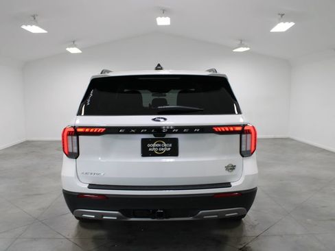 New 2026 Ford Explorer Active RWD image 7