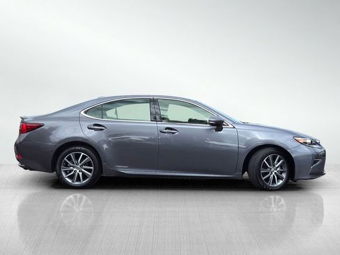 Used 2016 Lexus ES 300h w/ Luxury Package w/Wood Trim image 3