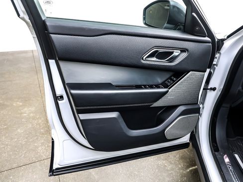 Used 2019 Land Rover Range Rover Velar R-Dynamic SE image 21