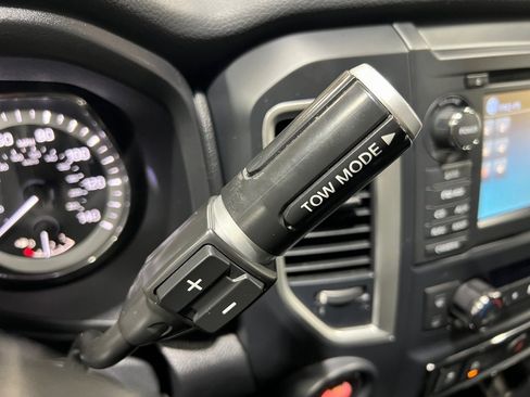 Used 2018 Nissan Titan SV image 38