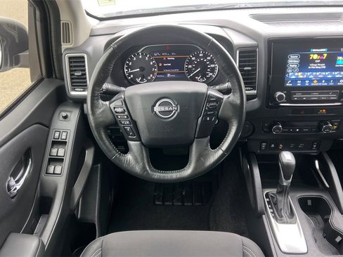 Used 2022 Nissan Frontier SV image 17