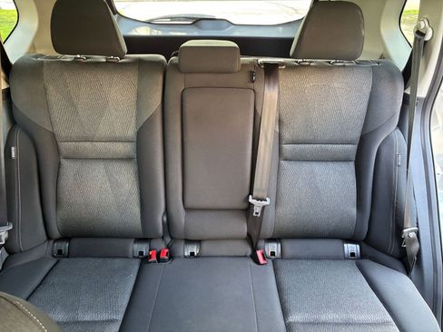 Used 2025 Nissan Rogue SV FWD image 33