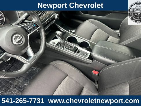 Used 2024 Nissan Altima 2.5 SV w/ SV Premium Package image 11