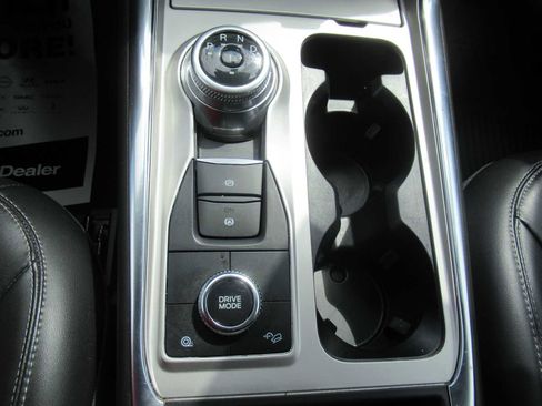 Used 2022 Ford Explorer XLT w/ Equipment Group 202A image 26