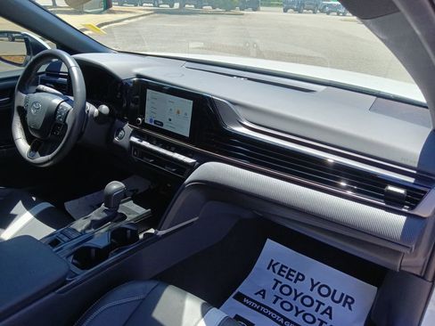 Used 2025 Toyota Camry SE FWD image 32