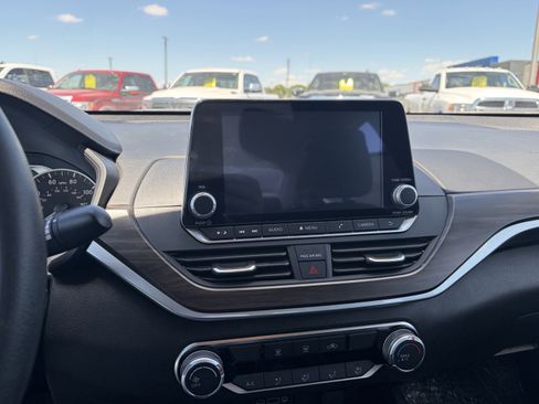 Used 2023 Nissan Altima 2.5 SV FWD image 11