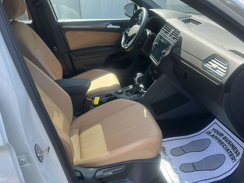 Used 2023 Volkswagen Tiguan SE AWD/4WD image 9
