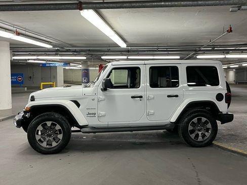Used 2020 Jeep Wrangler Unlimited Sahara image 31