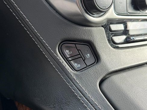 Used 2019 Chevrolet Suburban Premier image 22