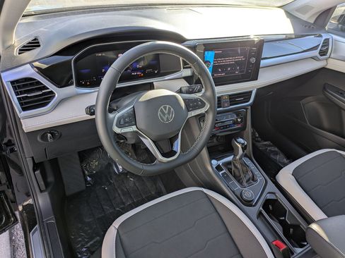 New 2025 Volkswagen Taos SE image 11