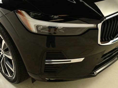 Used 2022 Volvo XC60 B5 Momentum w/ Protection Package Premier image 9