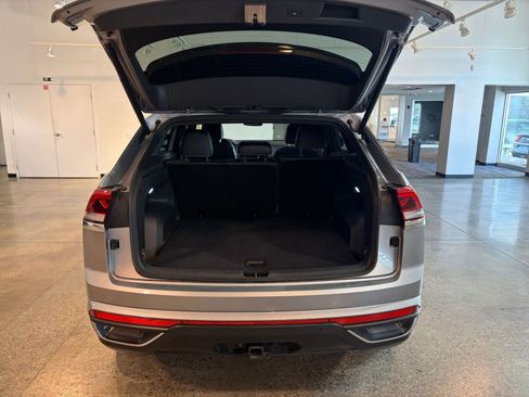 Used 2025 Volkswagen Atlas Cross Sport SE image 31