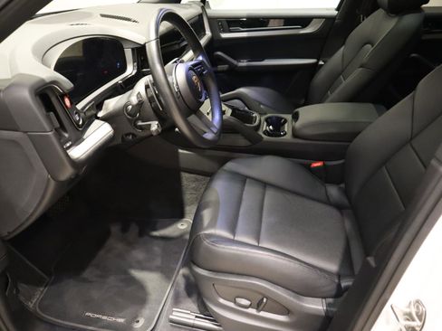 Used 2024 Porsche Cayenne AWD/4WD image 22