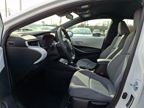 Used 2025 Toyota Corolla SE w/ Convenience Package image 13