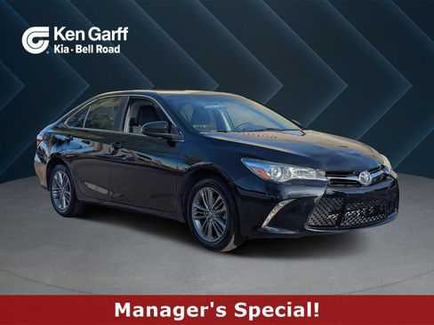 Used 2016 Toyota Camry SE image 1