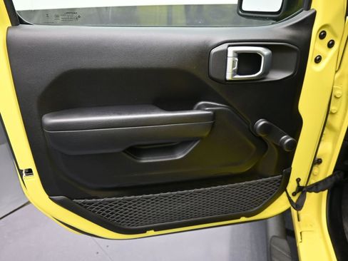 Used 2023 Jeep Gladiator Sport image 10