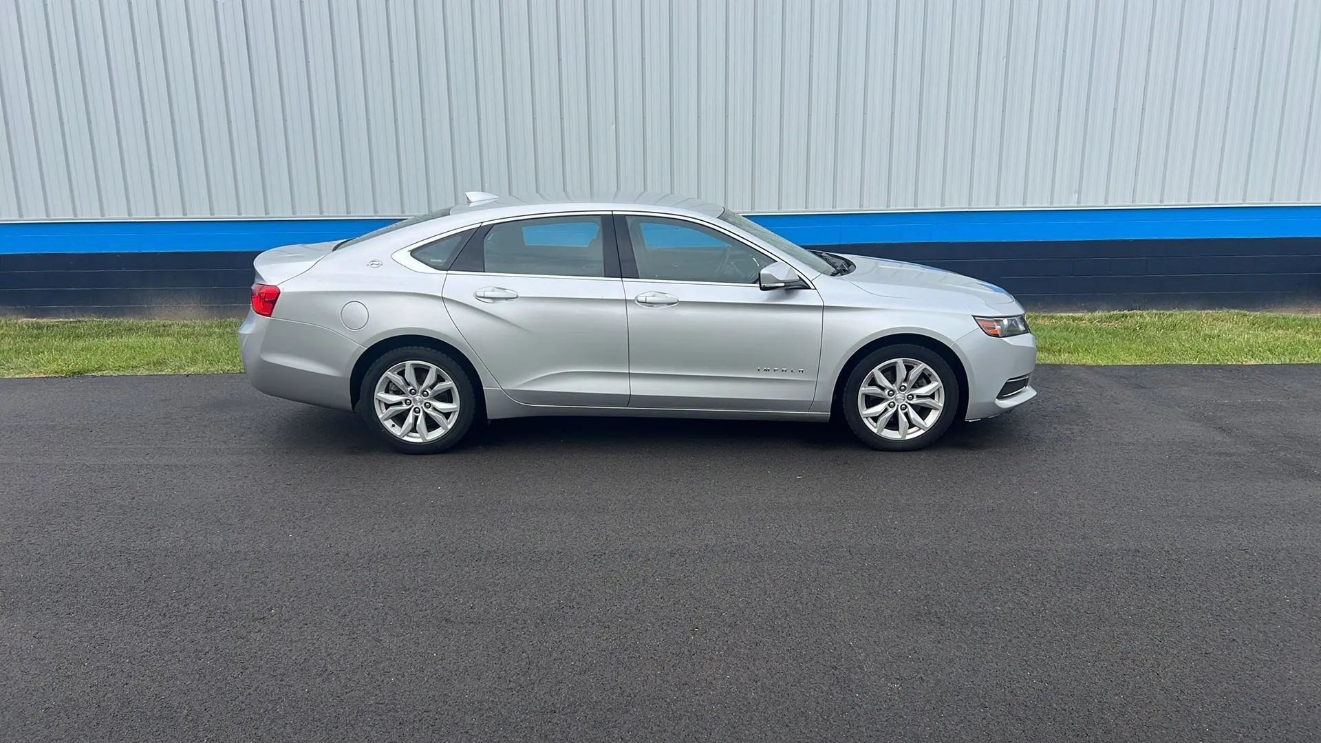 Used 2016 Chevrolet Impala LT w/ Convenience Package FWD image 4