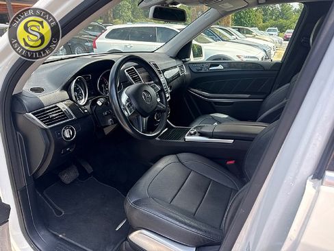 Used 2015 Mercedes-Benz GL 550 4MATIC image 8