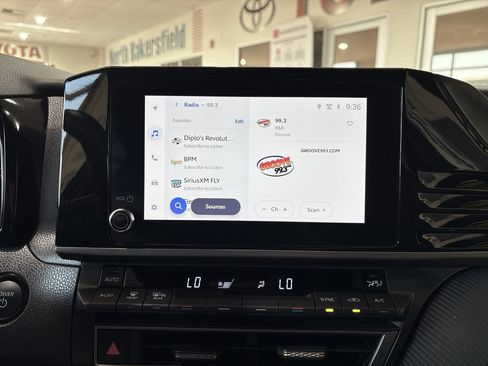 Used 2025 Toyota Camry SE w/ Convenience Package FWD image 17