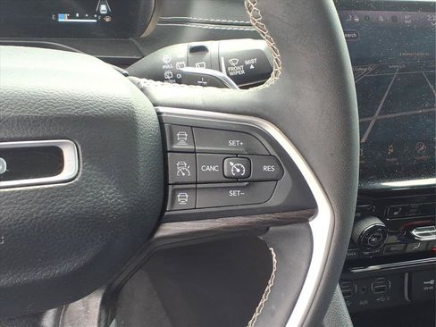 Used 2023 Jeep Grand Cherokee Limited w/ Black Appearance Package RWD image 11
