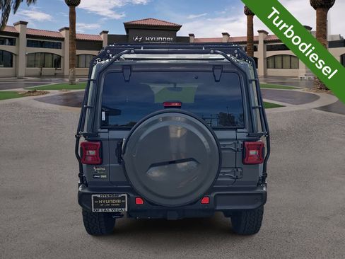 Used 2020 Jeep Wrangler Unlimited Sahara AWD/4WD image 7
