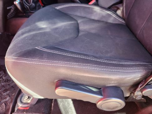 Used 2016 Jeep Wrangler Unlimited Rubicon w/ Connectivity Group image 19