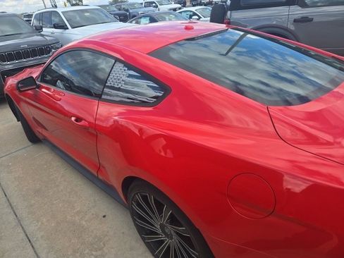 Used 2018 Ford Mustang Premium image 5