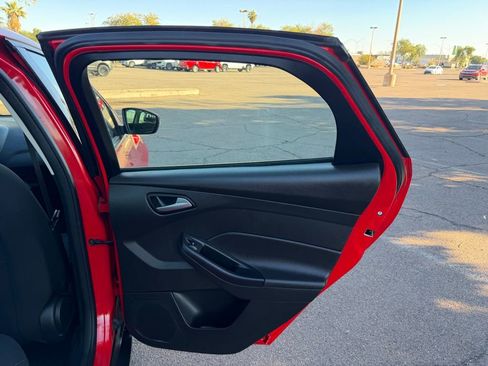 Used 2016 Ford Focus SE image 16