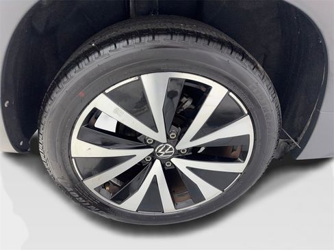 Used 2024 Volkswagen Taos SE image 86