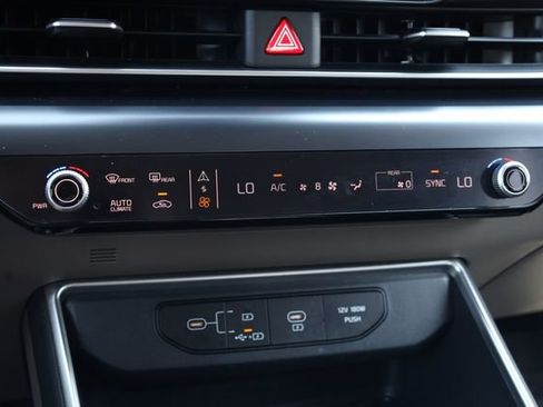 Certified 2025 Kia Carnival LXS image 20