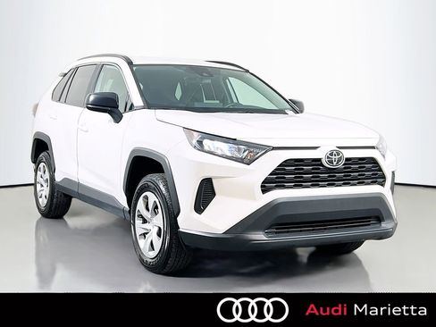 Used 2021 Toyota RAV4 LE image 1
