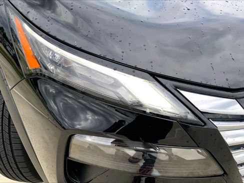 Used 2024 Nissan Rogue S FWD image 25
