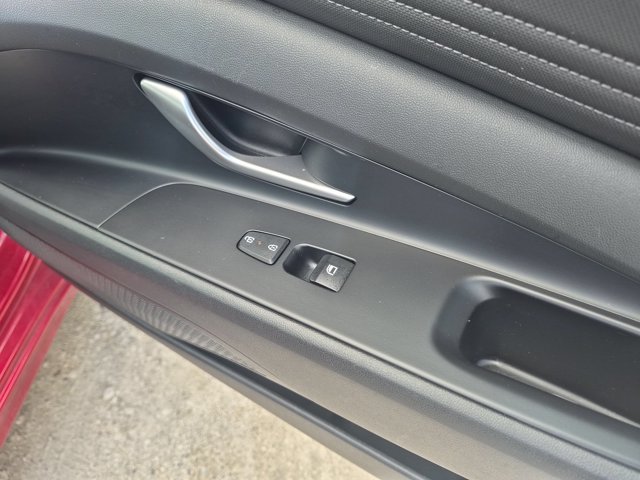 Used 2025 Hyundai Elantra SEL FWD image 34