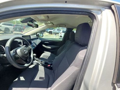 Used 2021 Toyota Corolla LE FWD image 5