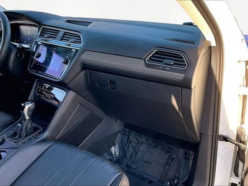Used 2022 Volkswagen Tiguan SE image 18