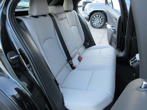 Used 2024 Lexus UX 250h FWD image 19