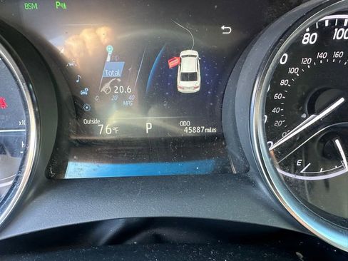 Used 2018 Toyota Camry XLE image 10