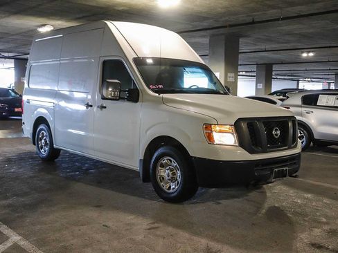 Used 2018 Nissan NV 2500 SV w/ Navigation Package RWD image 3