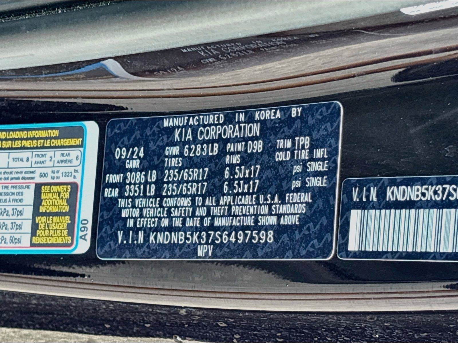 Used 2025 Kia Carnival FWD image 33