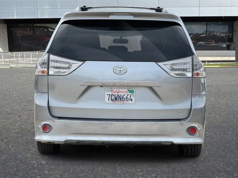 Used 2014 Toyota Sienna SE FWD image 8