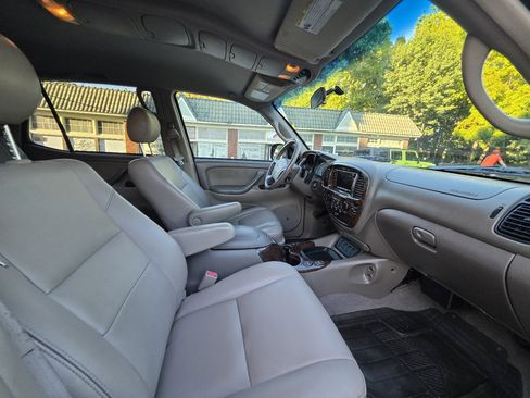 Used 2006 Toyota Sequoia SR5 image 29