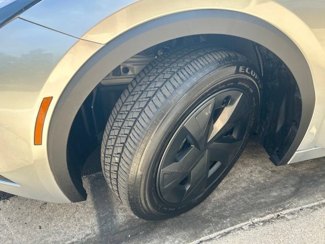 Used 2026 Toyota Prius LE FWD image 33