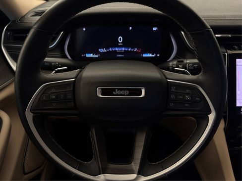 Used 2022 Jeep Grand Cherokee L Limited image 19