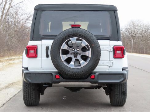 Used 2020 Jeep Wrangler Unlimited Sahara image 8