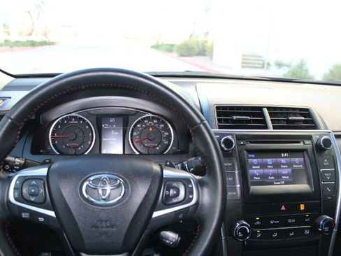 Used 2016 Toyota Camry SE image 25