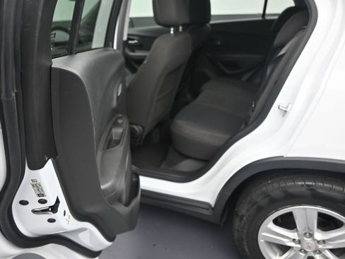 Used 2020 Chevrolet Trax LS FWD image 13