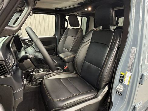 Used 2025 Jeep Gladiator Sport AWD/4WD image 20