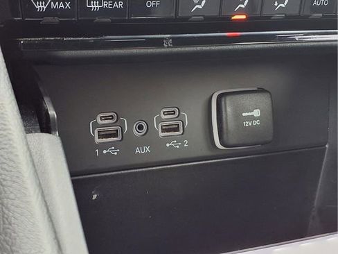 Used 2024 Jeep Grand Cherokee Limited AWD/4WD image 10